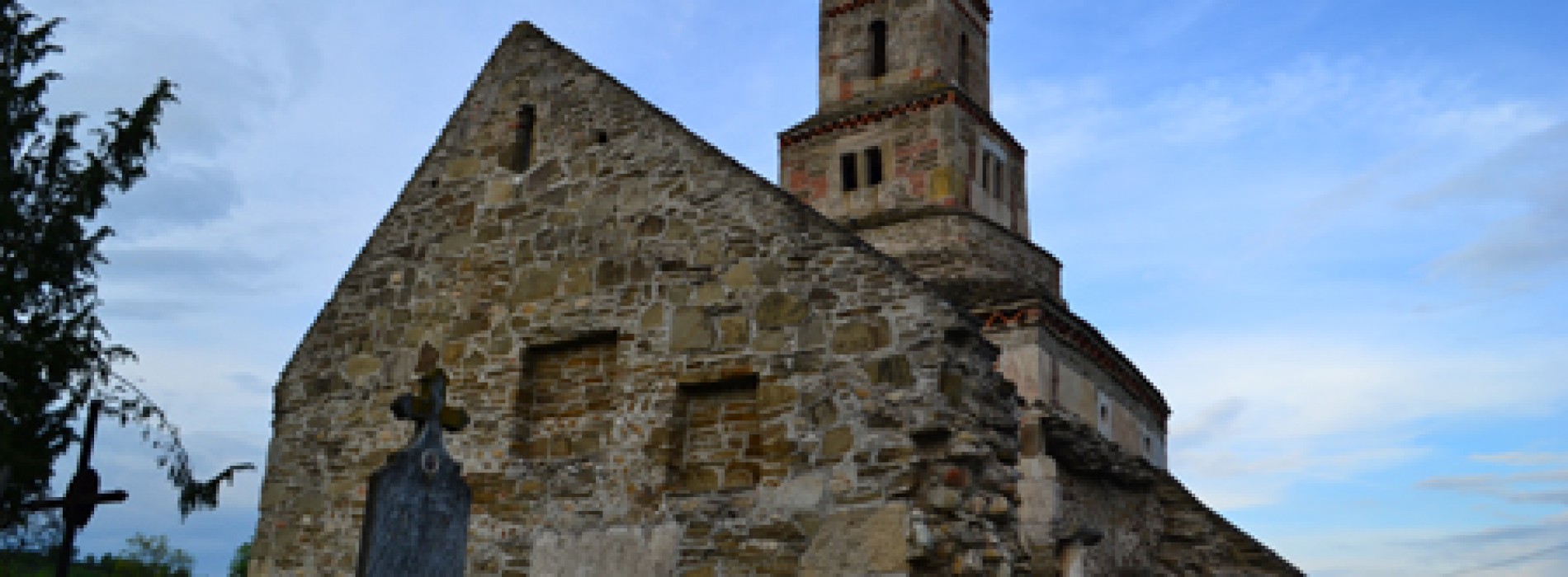 Biserica Densuș sau povestea celui mai vechi lăcaș de piatră din ţară