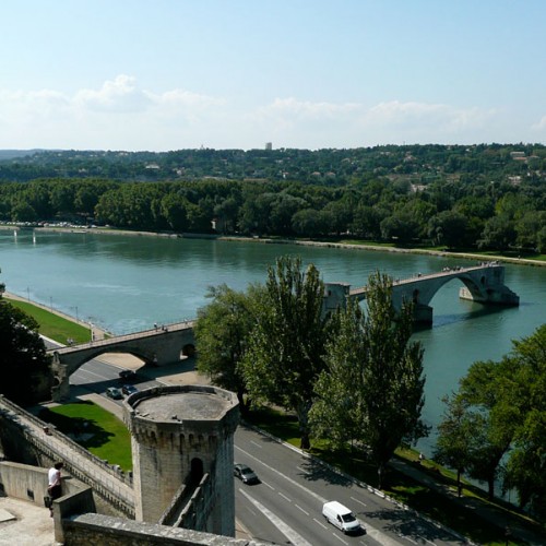 4-25 iulie, Sur le Pont d‘Avignon…