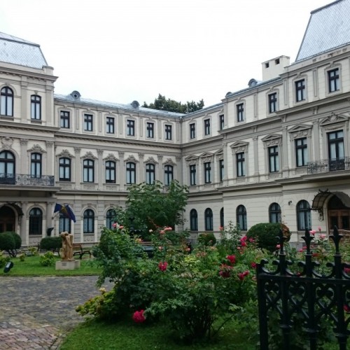 Muzeele din București sunt tocmai bune de vizitat