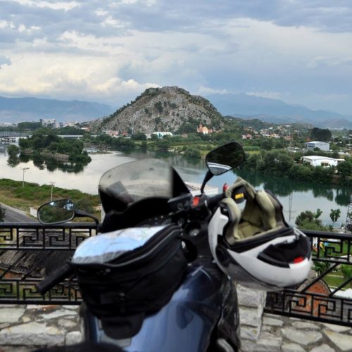 O fată și o motocicletă, 4.300 de kilometri prin Balcani: «Acum știu că pot!»