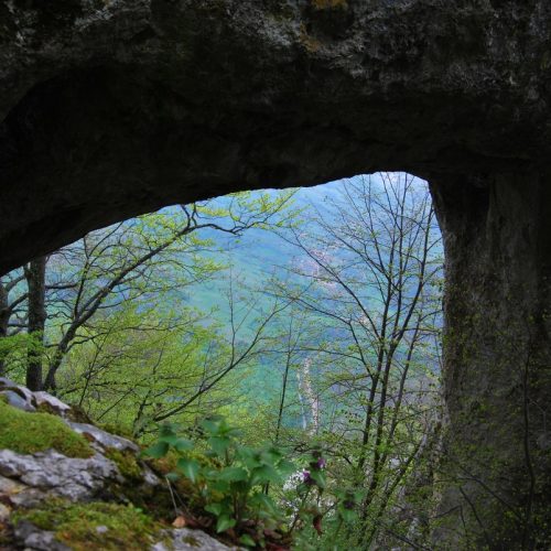 Peșteri de legenda, locuri din piatră care spun povești ce te înfioară